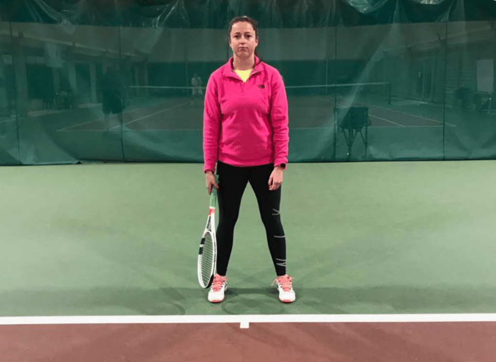 The Racket dangle (Photo: <a href="https://totallytennis.wordpress.com/2018/10/31/tennis-tips-tip-34-be-in-a-good-ready-position/ totallytennis.com">totallytennis.com</a>)